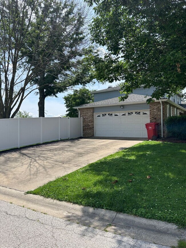 Foto del edificio - 537 Windrift Dr