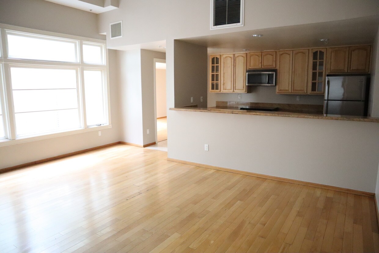 Primary Photo - 541 S Spring St