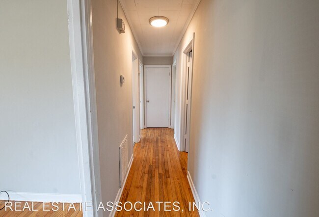Building Photo - 3 br, 1 bath House - 302 Normandy Street