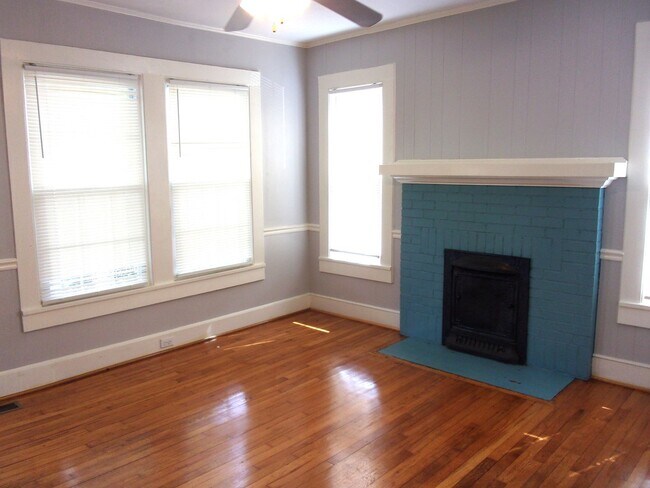 Building Photo - 542 E Black St