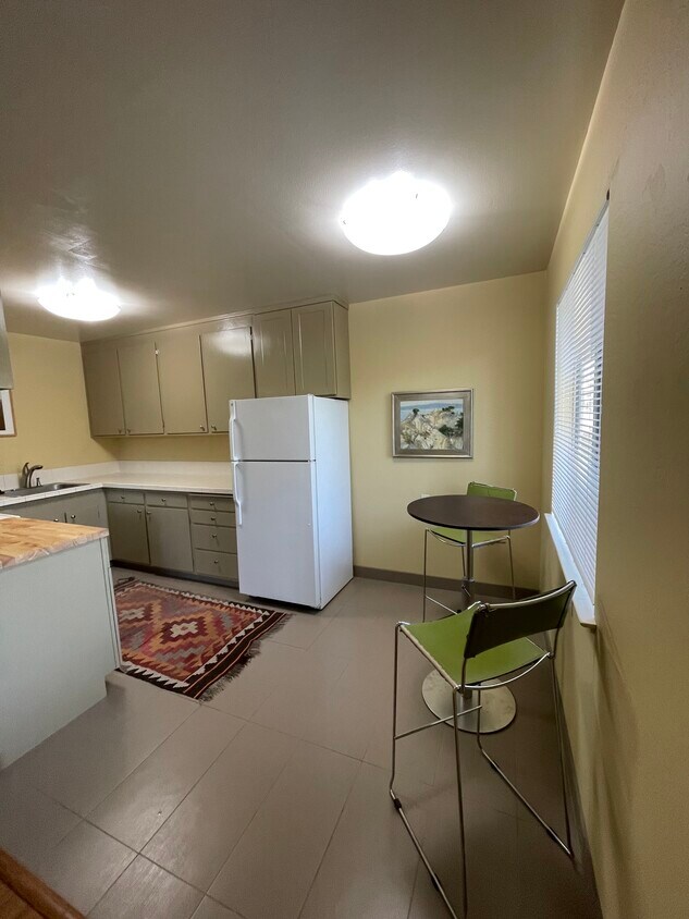Eat-in kitchen with Italian tile floor - 3833 Maybelle Ave