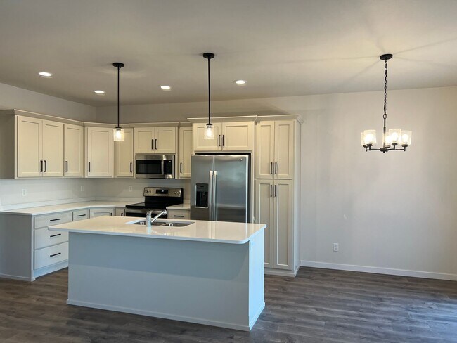 Building Photo - New 3 Bedroom/2.5 Bathroom House - Rent Wi...