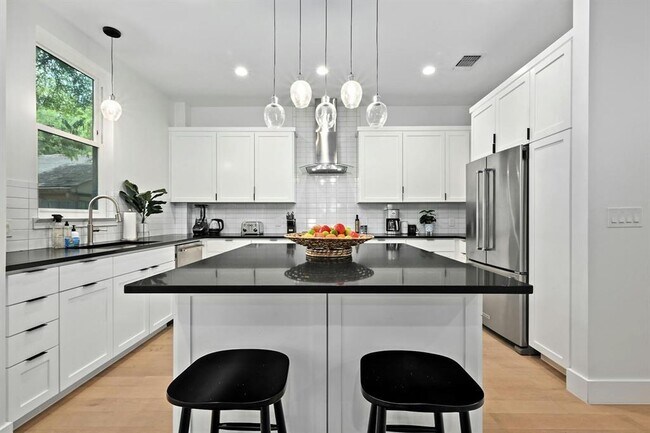 Foto del edificio - 2004 Winsted Ln