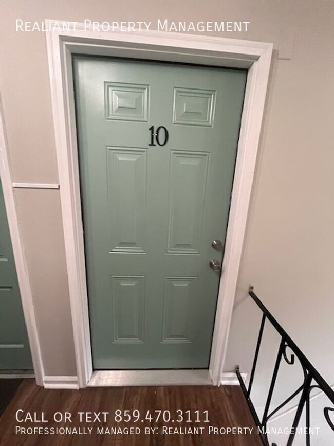 Building Photo - 208 Lakeshore Dr