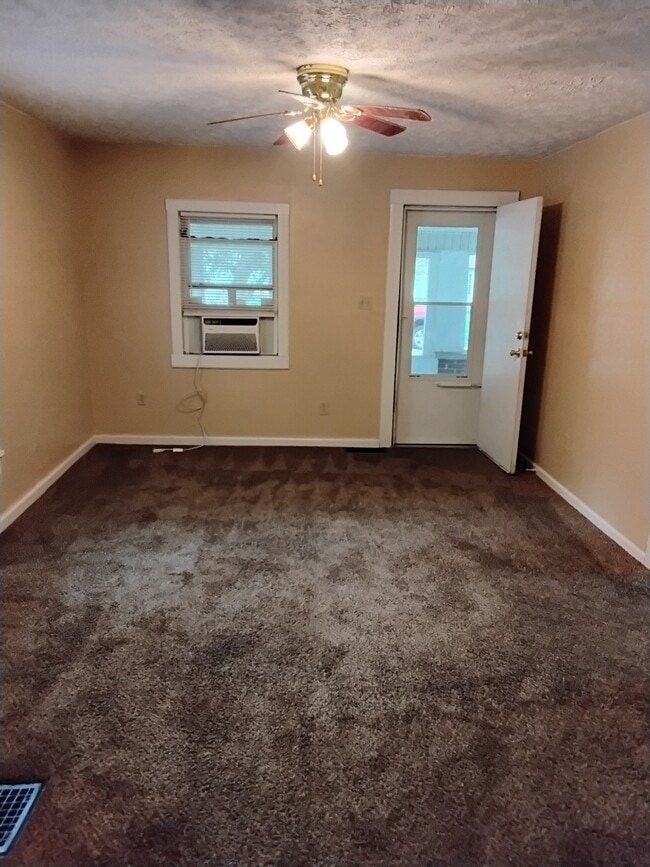 Building Photo - 76 N Hatfield St