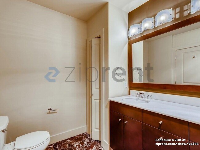 Building Photo - Unit 607