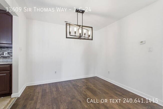 Foto del edificio - 13609 Sir Thomas Way