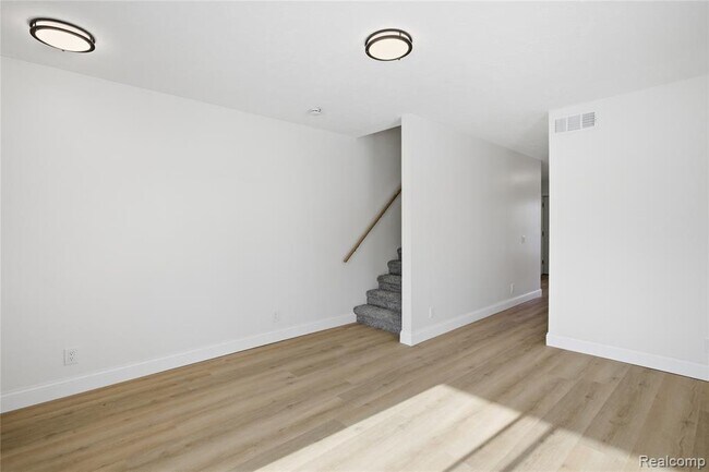 Building Photo - 35942 Vinewood St
