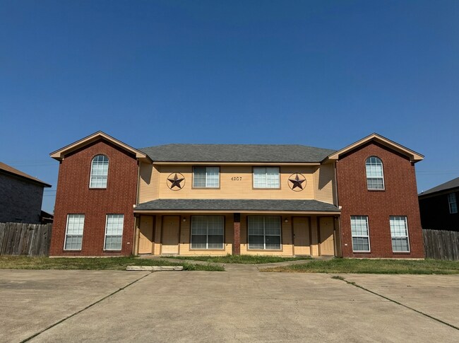 Building Photo - 4207 Deek Dr
