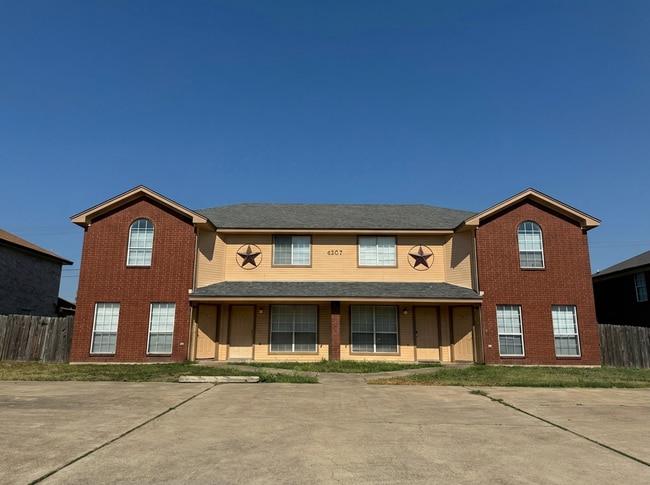 Building Photo - 4207 Deek Dr