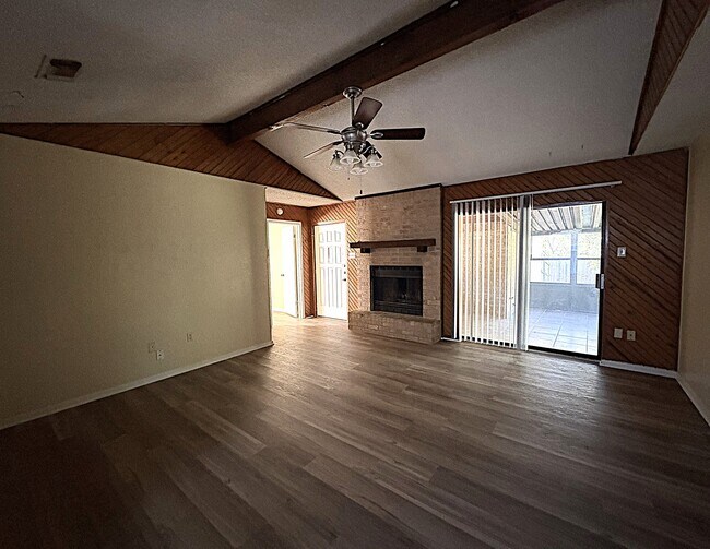 Foto del edificio - 2309 Whitney Dr