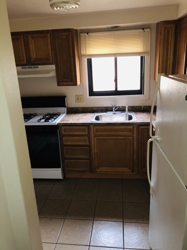 Photo - 1471 Ashland Ave Apartments