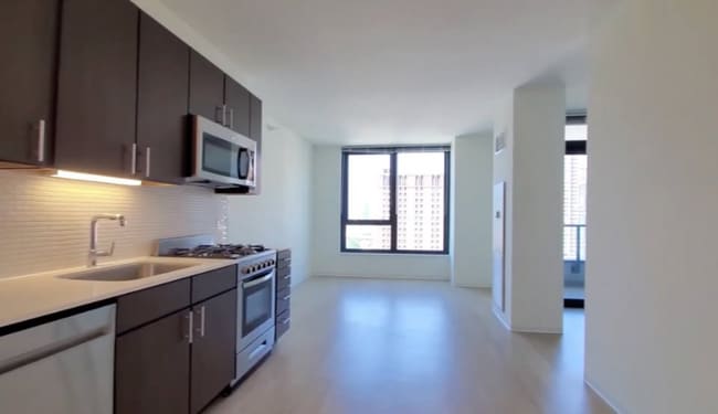 Building Photo - 185 W Superior St