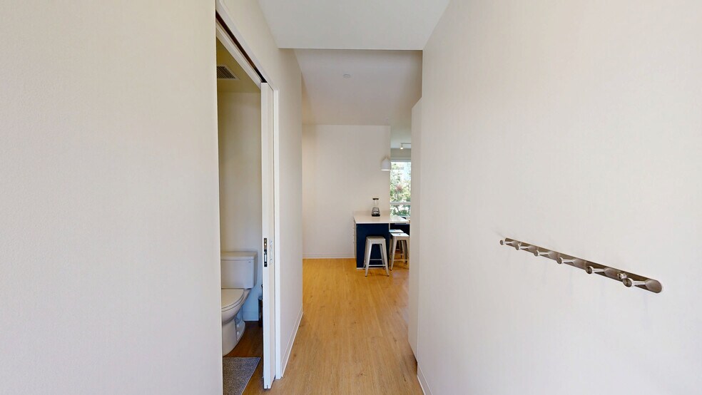 Special Promo! Private Bed near UC Berkeley!
