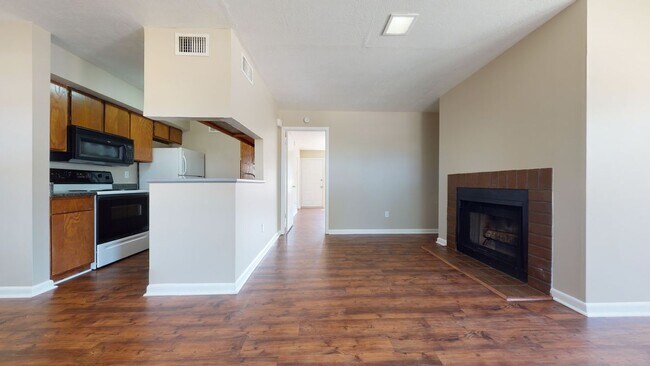 Foto del edificio - 4441 Old College Rd