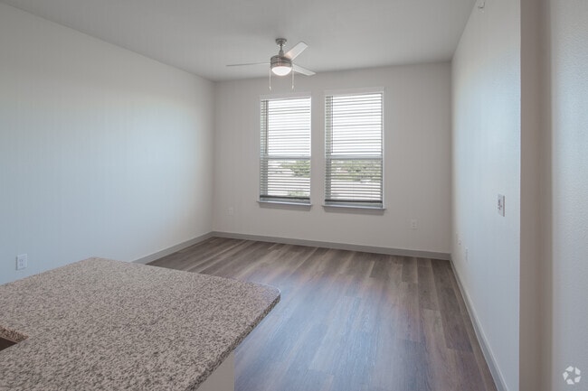 1BR, 1BA - 700SF - Living Room - Gala at Ridgmar
