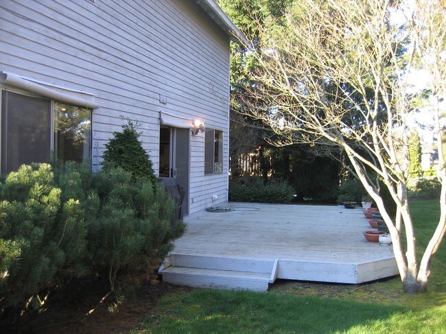 Terraza trasera - 16122 70th Ave NE