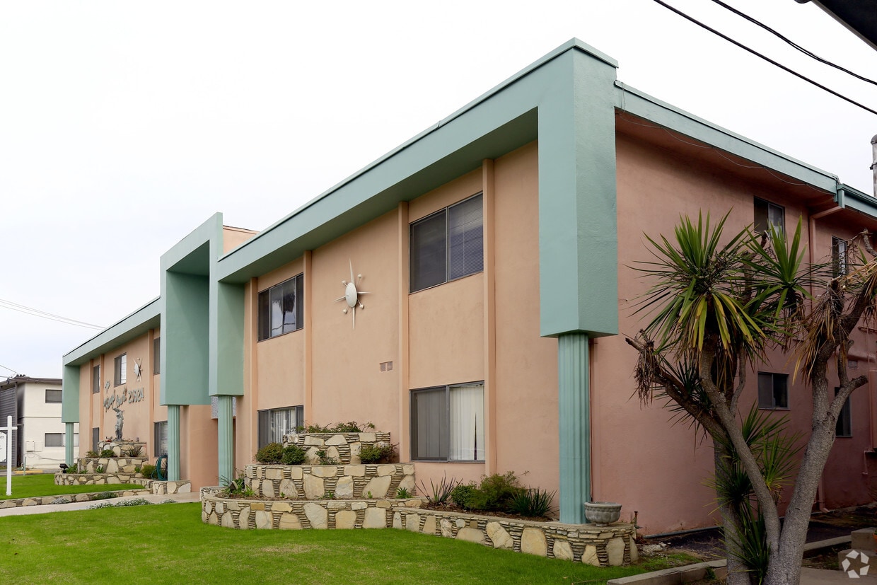 Primary Photo - 20924 Amie Ave.