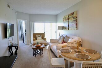 Building Photo - 2060 Greenview Shores Blvd