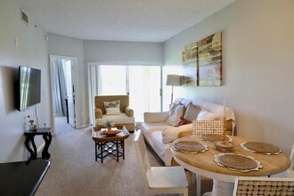Building Photo - 2060 Greenview Shores Blvd