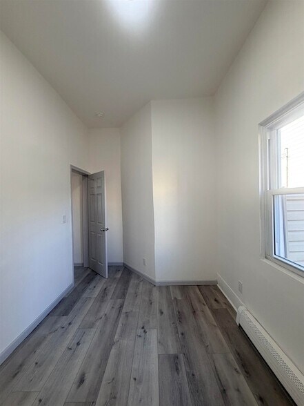 Foto del edificio - 124 Winfield Ave