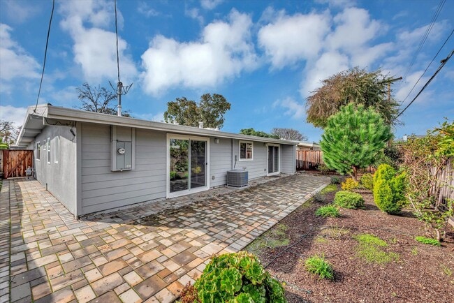 Building Photo - Modern Elegance & Effortless Style l 4BR Santa Clara Home