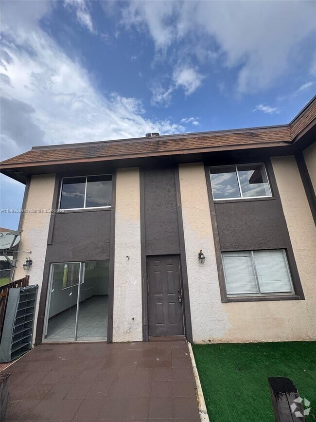 Building Photo - 2120 Sherwood Forest Blvd