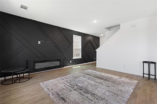 Foto del edificio - 7323 Heath Knl Ln