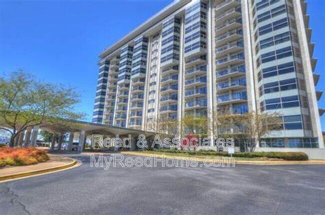 Foto del edificio - 655 Riverside Dr