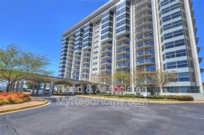Building Photo - 655 Riverside Dr