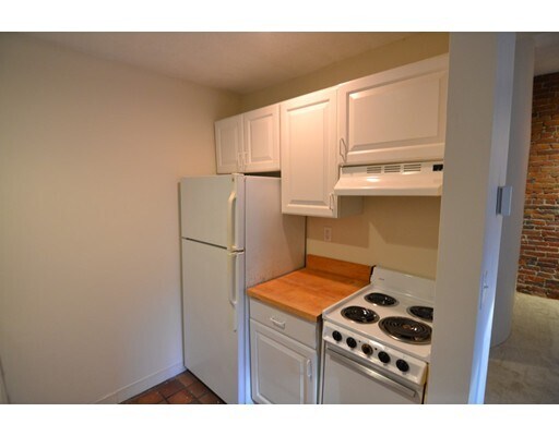 Building Photo - 67 St Germain St