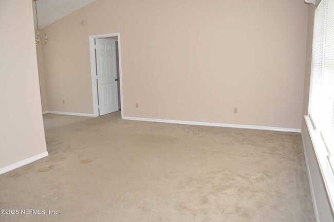 Foto del edificio - 2105 Hovington Cir W