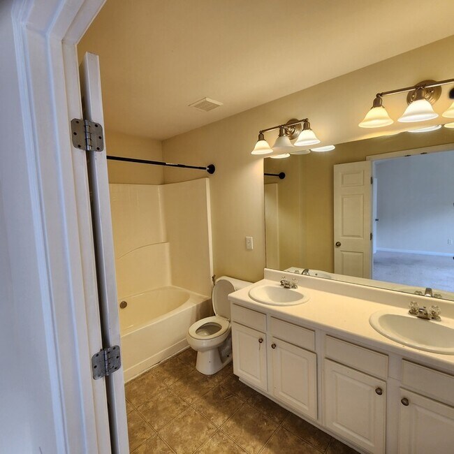Foto del edificio - 8523 Mt Valley Ln