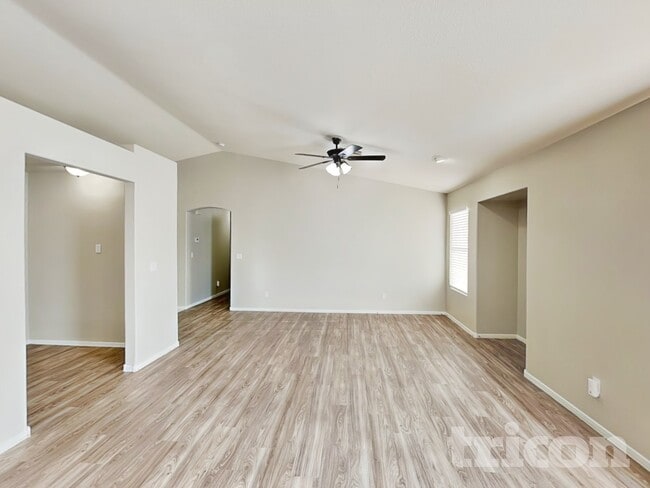 Building Photo - 5044 N Vista Del Rancho Way