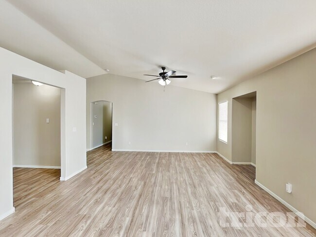 Foto del edificio - 5044 N Vista Del Rancho Way