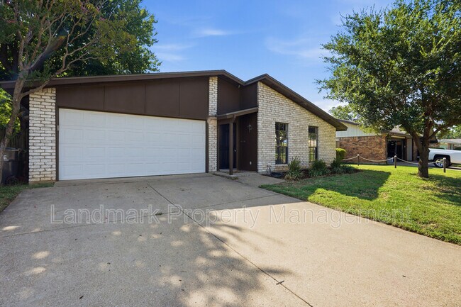 Foto del edificio - 2711 Treeview Dr