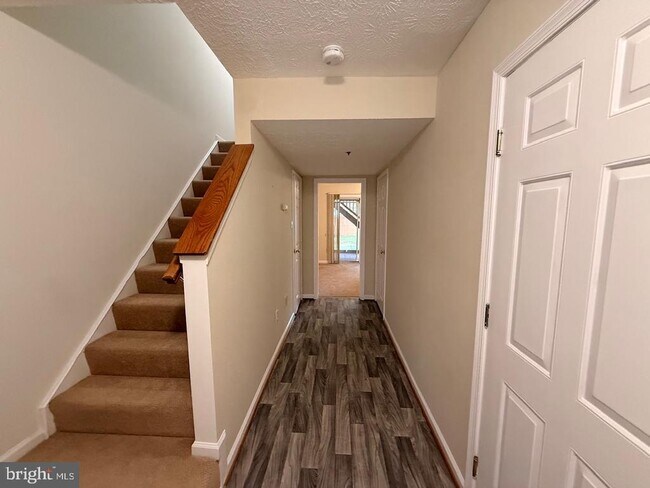 Building Photo - 17901 Cottonwood Terrace