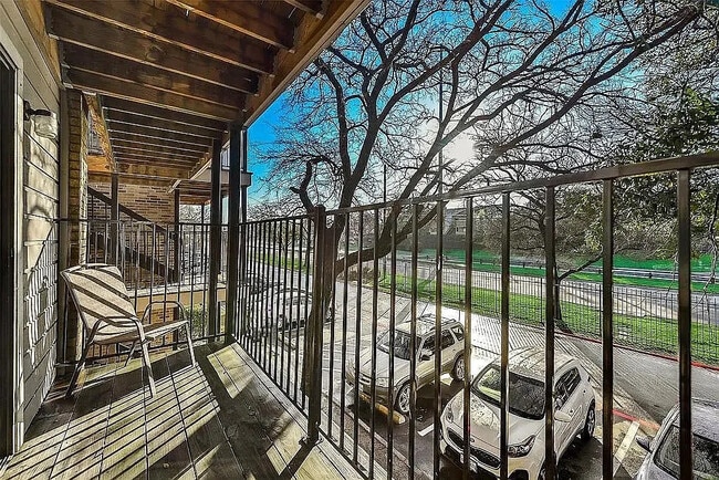 Foto del edificio - Room in Condo on Skillman St