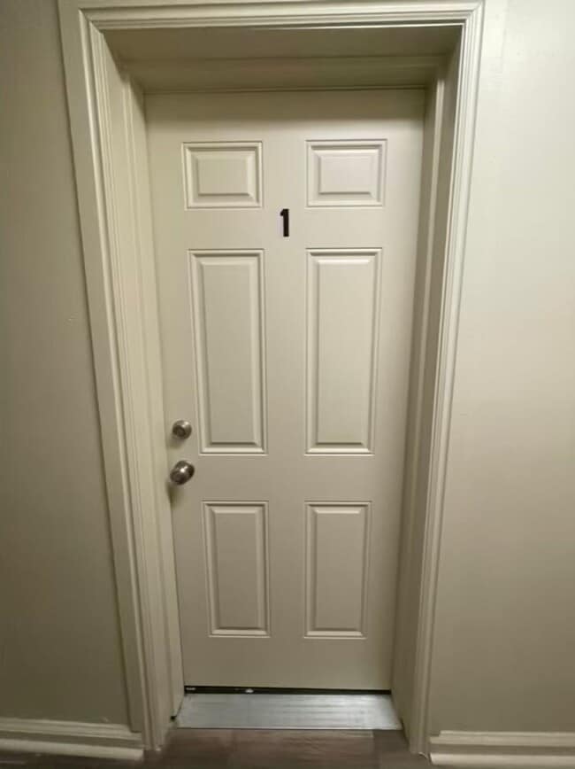 Building Photo - 44 S 200 E