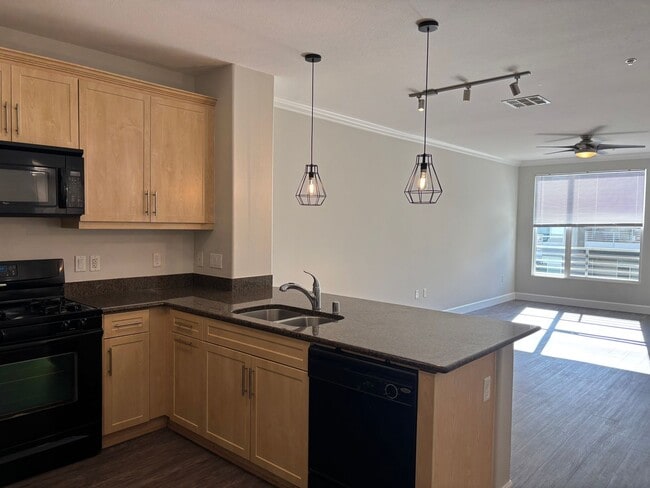 Interior Photo - Stadium House Apartments