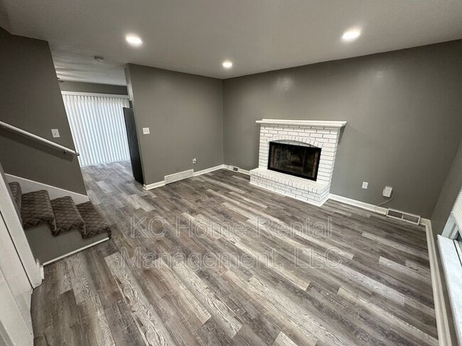 Building Photo - 800 S Willow Dr
