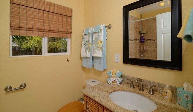 Foto del edificio - Hollywood Park Cottage