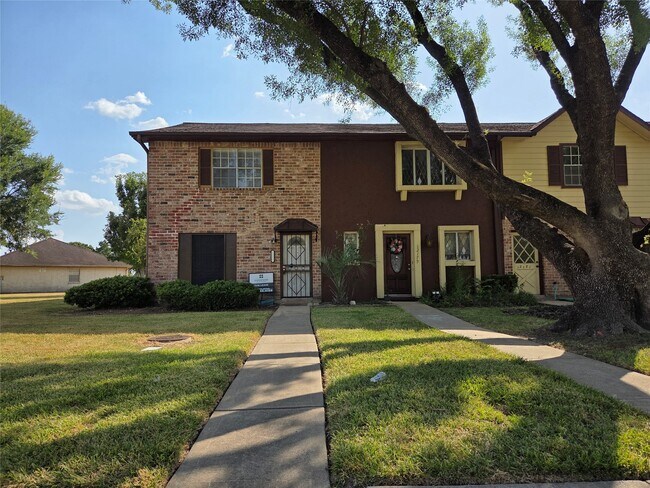 Building Photo - 12177 Sharpview Dr