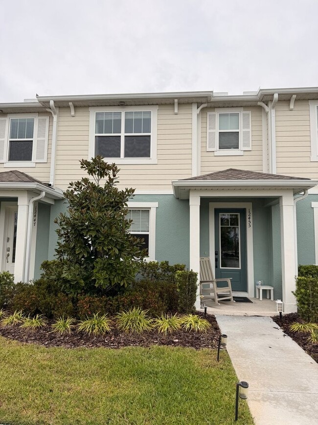 Building Photo - Elegant living in a vibrant, strategically located community—your perfect place to call home.