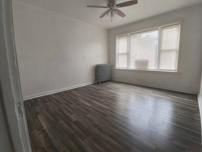 Building Photo - 2542 W 64th St