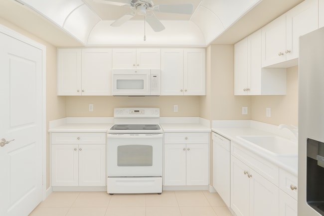 Building Photo - 1147 Hillsboro Mile