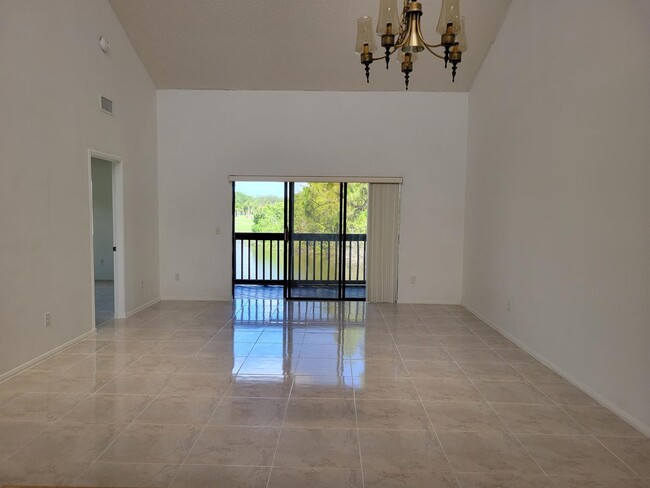 Building Photo - 502 Lakeview Dr E