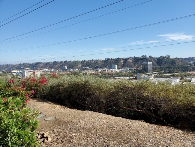 Foto del edificio - 7047 Camino Degrazia