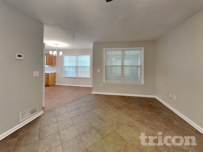 Building Photo - 153 Clear Brook Trail