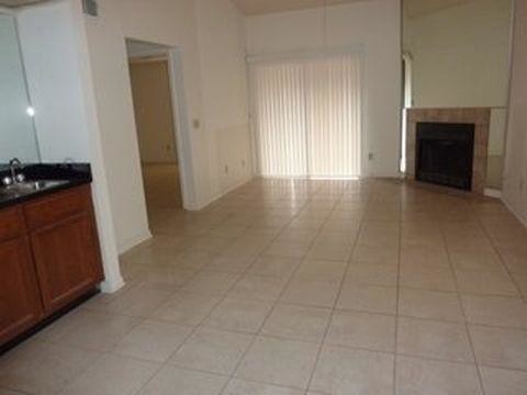 Building Photo - 2 bedroom in Jacksonville FL 32210
